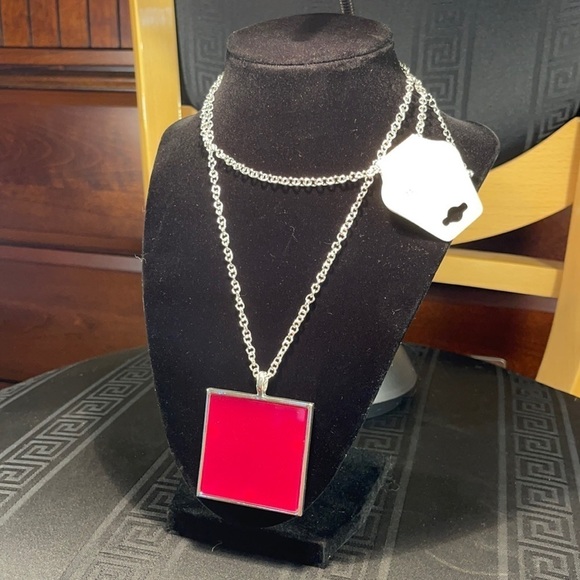 👋 3/$15 PINK SQUARE NECKLACE - Picture 2 of 4